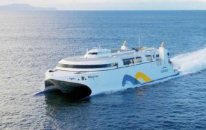 Uatamaran pour relier les îles de la région