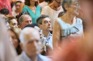 François Fillon a assisté à un office religieux à Saint-Gilles