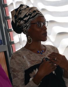 "Ils arrachent les sacs parce qu'ils n'ont rien à faire", explique Rafida