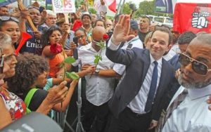 Un peu d'air pour Benoît Hamon avant de replonger dans la difficile campagne métropolitaine