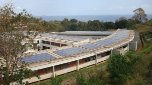 Des panneaux photovoltaïques sur le collège de Koungou
