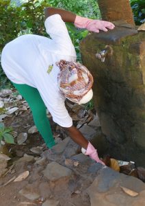 Des saletés jusqu'au pied de la fontaine