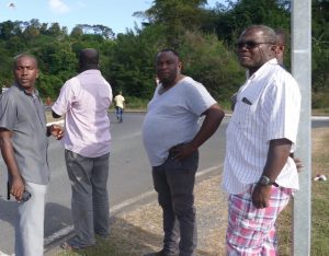 Les grévistes s’apprêtent à passer leur 2ème nuit de blocage