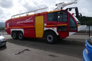 Pompiers camion neuf aéroport