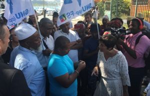 Annick Girardin avec les syndicalistes du SNUipp en août 2017