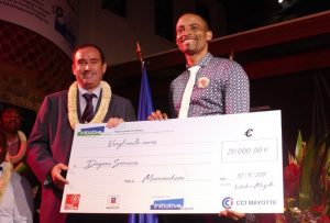 Remise du prêt d'honneur par le préfet Frédéric Veau