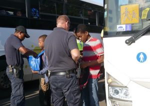 Opération de fouille des sacs