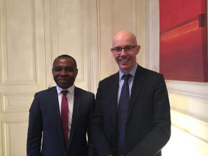 Stanislas Cazelles en compagnie du sénateur Thani Mohamed