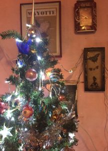 Le sapin de Noël dans un brochetti de l'île