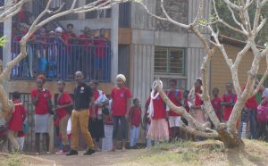 Elèves collège Doujani Nelson Mandela tee shirt