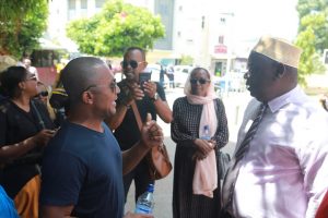 Le maire Majani interpellé par Kristian Bounou, habitant excédé de Mtsapéré