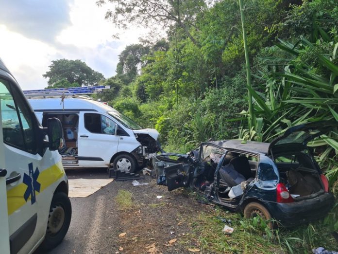 Un accident mortel de la circulation a eu lieu vers 15h à Hajangua, dans la commune de Dembéni. Il s'agit d'un choc frontal entre une camionnette et une Clio.