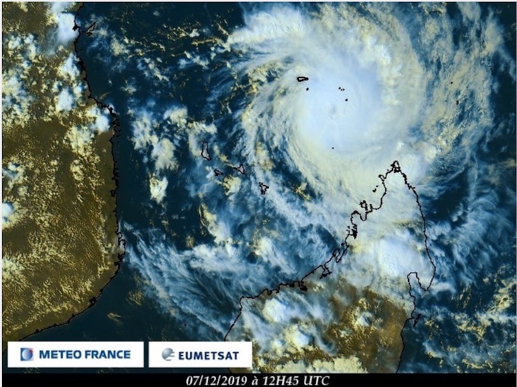 Saison cyclonique : une tempête tropicale pourrait se former à partir de  samedi - Réunion la 1ère