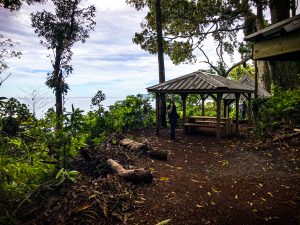 Aménagement de farés aux abords d'une plage dénommée Soulou à Mayotte