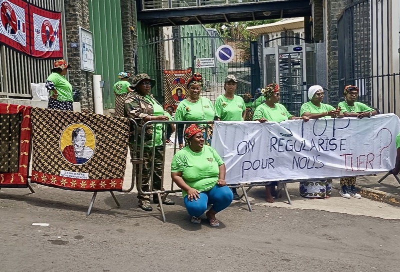 Gérald Darmanin, titres de séjour, Mayotte