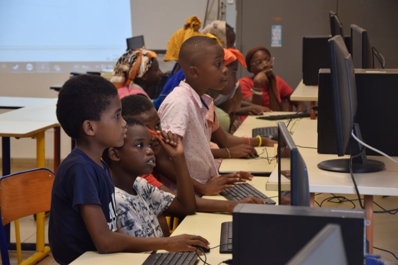 mathématiques, collège de Koungou, robots, drones, jeux vidéos