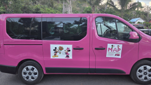 Mayotte, MAP, jeunesse, bus rose, Minnie, Mickey,