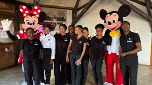 Mayotte, MAP, jeunesse, bus rose, Minnie, Mickey,