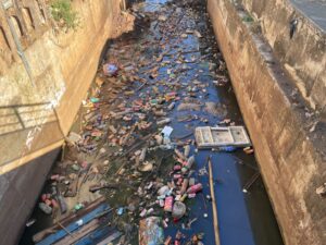 rivière, Kawéni, déchets, inondation