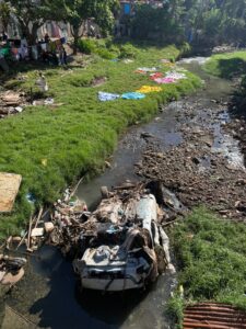 rivière, Mtsapéré, déchets, voiture