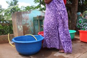 Mayotte, Vahibé, écoles, borne-fontaine monétique, crise de l'eau, accès à l'eau, enfants,